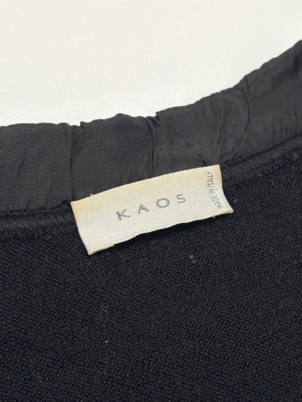 Kaos Cardigan